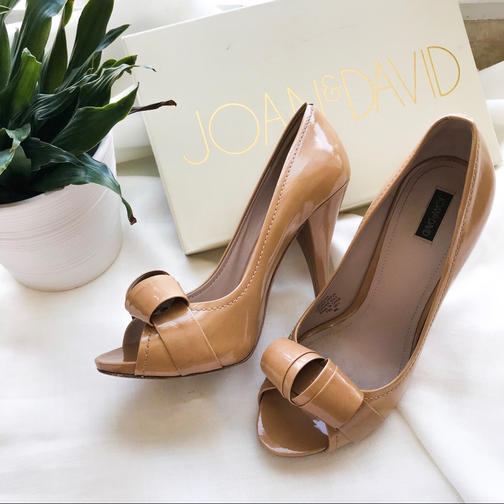 Joan & David Pumps